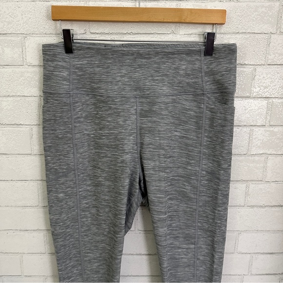 VICTORIA’S SECRET Gray Side Pocket 7/8 Length Leggings - Picture 2 of 10